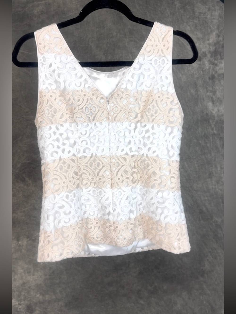 White House Black Market Lace Top & Skirt Set Cream Tan Size 4/6 - Picture 4 of 10